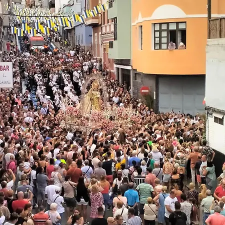 Charming 2 Apartment, 3 Beds-10 Min Walk To Canteras