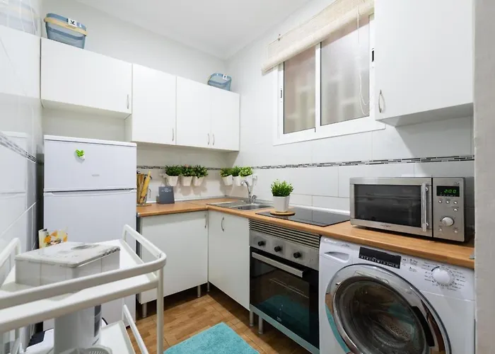 Charming 2 Apartment, 3 Beds-10 Min Walk To Canteras