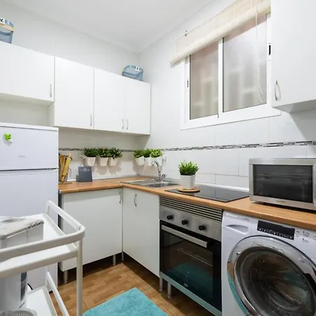 Charming 2 Apartment, 3 Beds-10 Min Walk To Canteras